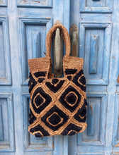 Carica l'immagine nel visualizzatore di Gallery, Kifafa Vakona M