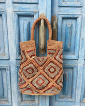 Carica l'immagine nel visualizzatore di Gallery, Kifafa Vakona M