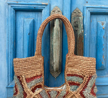 Carica l'immagine nel visualizzatore di Gallery, Kifafa Vakona M