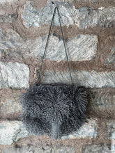 Carica l'immagine nel visualizzatore di Gallery, Pochette grande a tracolla
