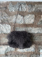 Carica l'immagine nel visualizzatore di Gallery, Pochette grande a tracolla
