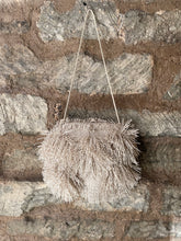 Carica l'immagine nel visualizzatore di Gallery, Pochette grande a tracolla
