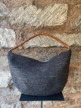 Carica l'immagine nel visualizzatore di Gallery, Litopia - Borsa a tracolla
