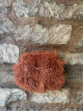 Carica l'immagine nel visualizzatore di Gallery, Pochette grande a tracolla
