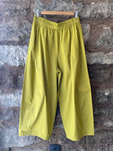 Carica l'immagine nel visualizzatore di Gallery, Phisique Du Role - pantalone ampio
