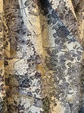Carica l'immagine nel visualizzatore di Gallery, Ibrigu - Blazer Pareo Seta Kimono Vintage Avorio con fantasia
