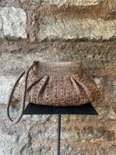 Carica l'immagine nel visualizzatore di Gallery, Mezzo - Pochette
