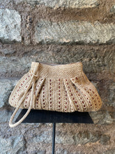 Carica l'immagine nel visualizzatore di Gallery, Mezzo - Pochette

